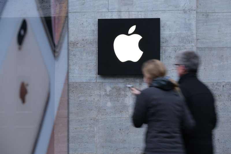 Apple reportedly discussed buying Intel’s smartphone-modem chip business