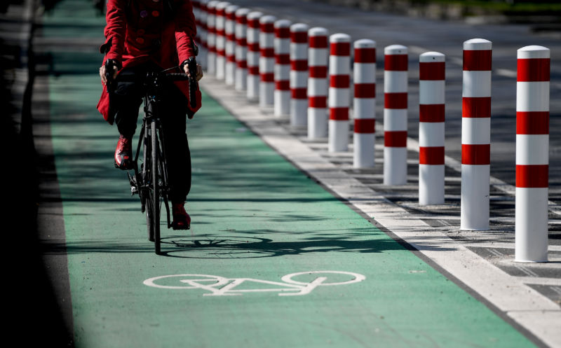 Bike lanes need physical protection from car traffic, study shows