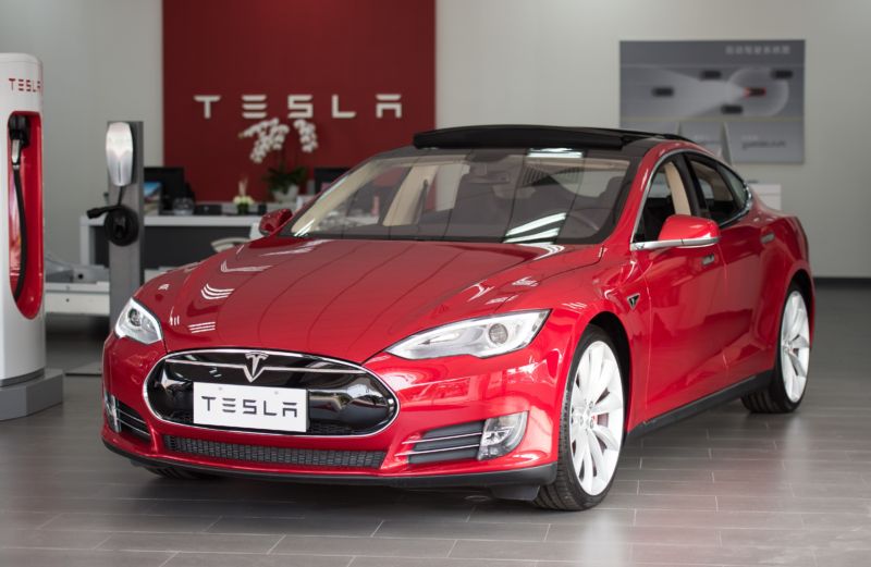 Thanks Autopilot: Cops stop Tesla whose driver appears asleep and drunk