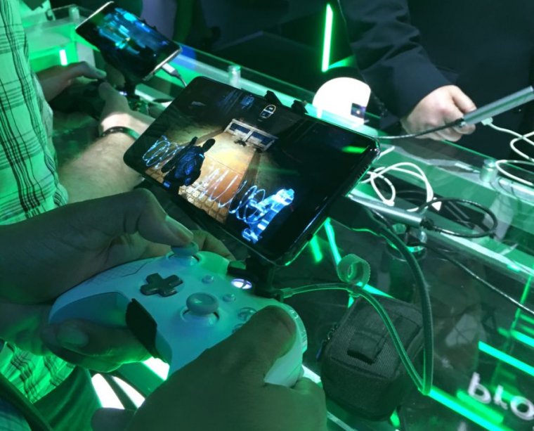 Project xCloud running <em>Gears of War 4</em> at an E3 Microsoft Theater demonstration.